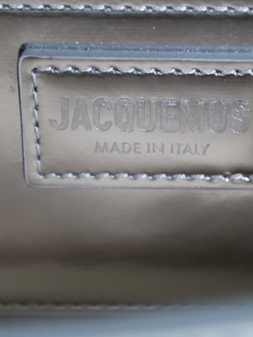 Jacquemus Silver Patent Leather Shoulder Bag Zip Top - Picture 14 of 14